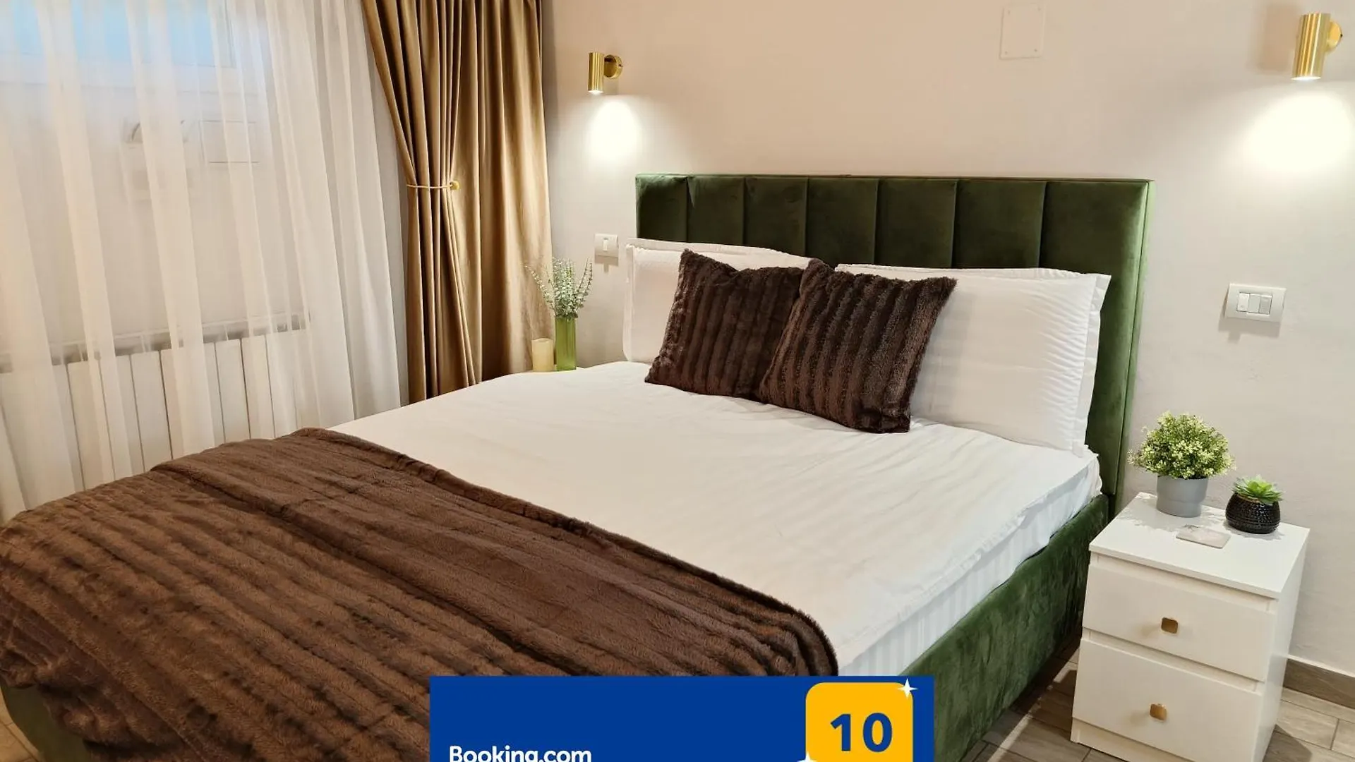 Carol Luxury Apartment contacts